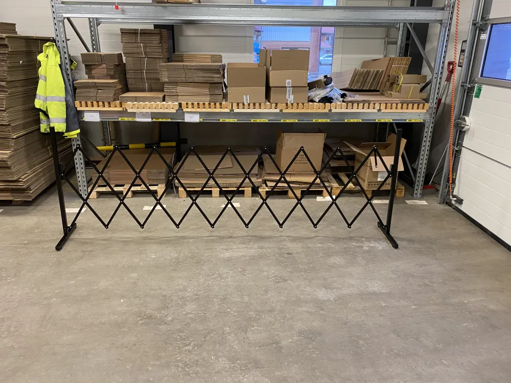 Flexibarrier Haitarieste - Basic jalustalla - (2.7m, musta)